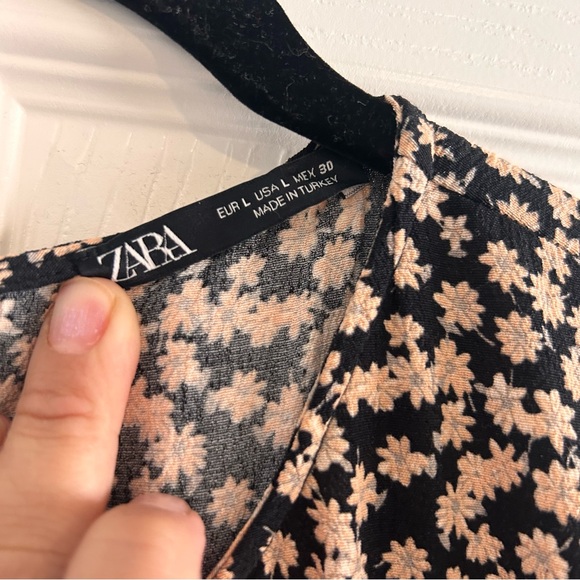 Zara Black Dress with mini flowers - Picture 5 of 9